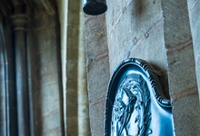 Memorial to nurse Edith Cavell, who was shot for aiding wounded men to escape from occupied Belgium in the First World War. The lamp was used helping soldiers to escape. Edith was a pupil and teacher briefly at a school in the Cathedral precincts.